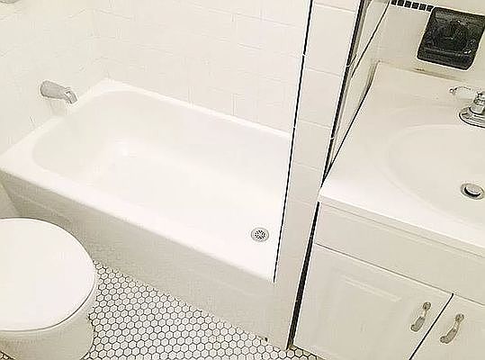 5th image of 42 W 72nd St APT 2C