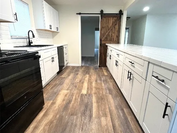 607 W College Ave, Comanche, TX 76442