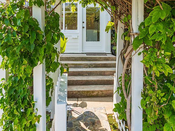 4th image of 410 Carroll Canal Ct