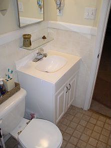 Bath w/ ceramaic tile