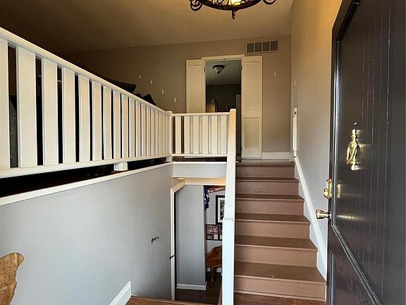 5th image of 33 Old Orchard Ct
