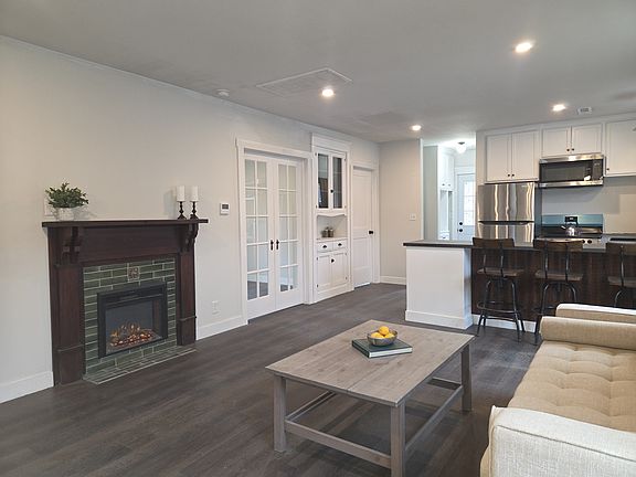 4th image of 3212 Castle Ave