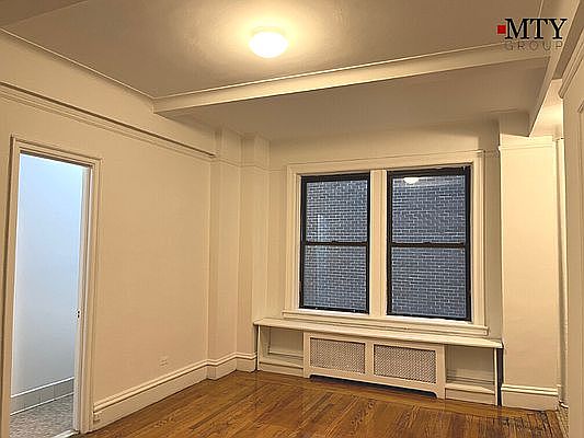 4th image of 155 E 52nd St APT 5e
