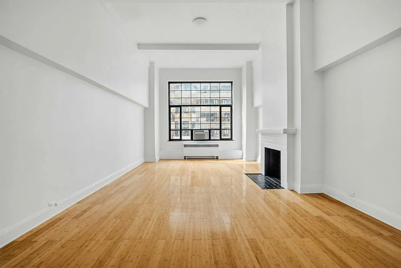 307 East 44th Street — Photo 3