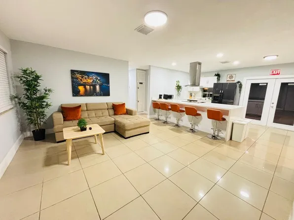 2010 NE 1st Avenue, Pompano Beach, FL 33060