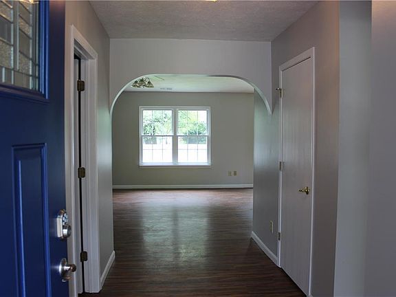 4th image of 621 Parker Oaks Way