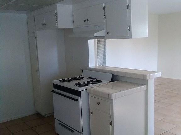 4th image of 1736 E 4th St APT 12
