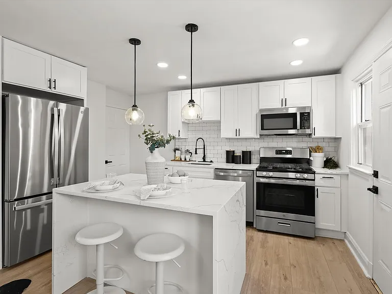 1302 Woodbourne Ave — Photo 2