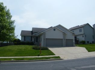 425 N Heatherstone Dr, Sun Prairie, WI 53590