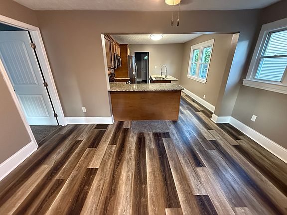 2nd image of 819 S 42nd St