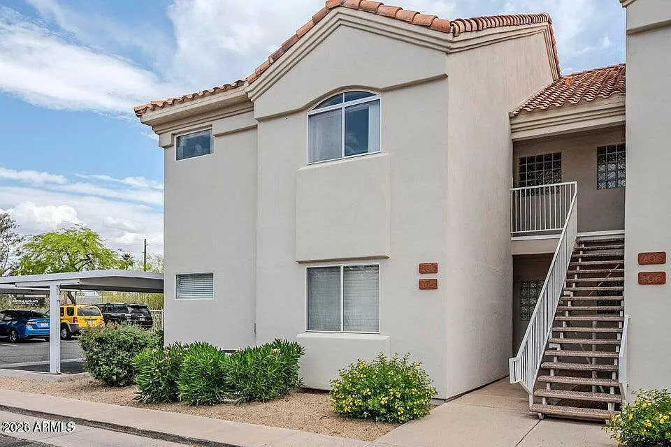 2 bed, 2.0 bath, 1054 sqft, $1,999 — Photo 2