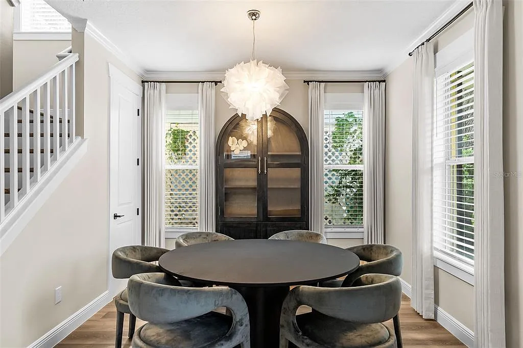 5 bed, 3.0 bath, 2472 sqft, $8,000 — Photo 3