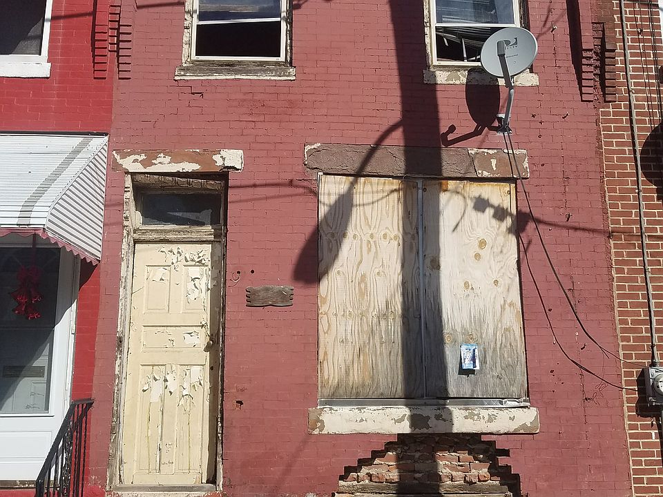 2nd image of 2533 W Dakota St