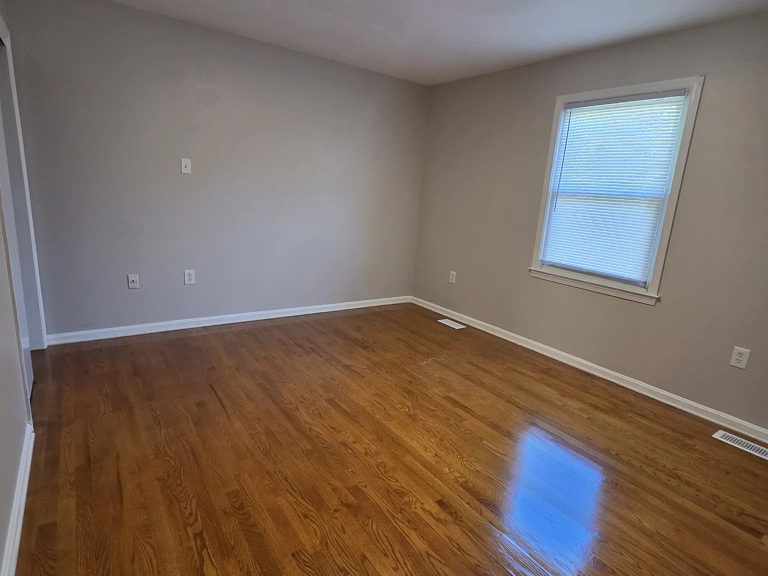4 bed, 1144 sqft, $2,800 — Photo 4