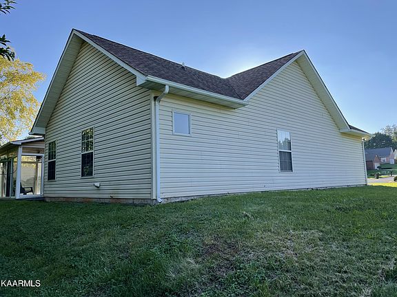 3rd image of 1812 Hunters Hill Blvd