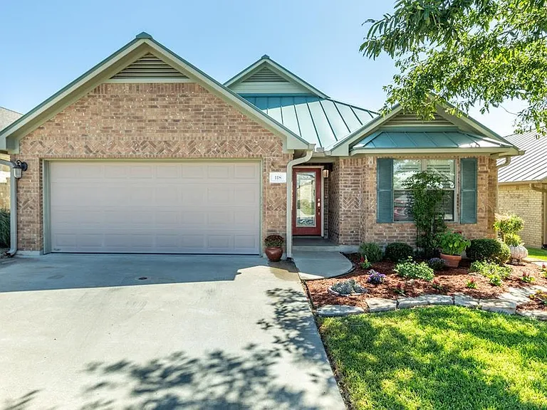 118 Riley Ln — Photo 1