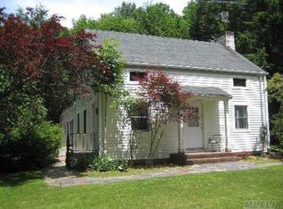 405 Mill River Rd, Oyster Bay, NY 11771