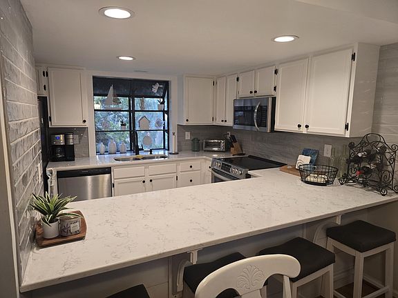5th image of 761 Summerwind Cir