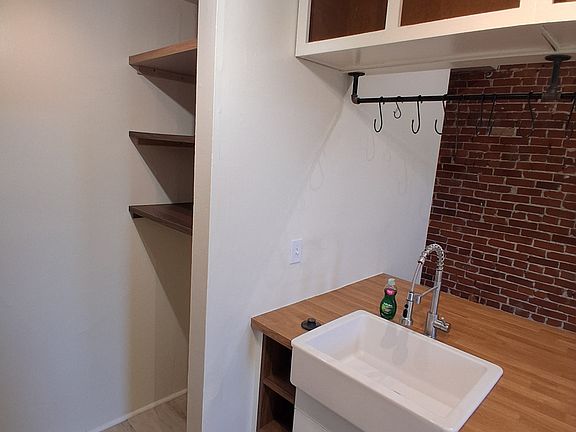 3rd image of 1086 S Newstead Ave #2