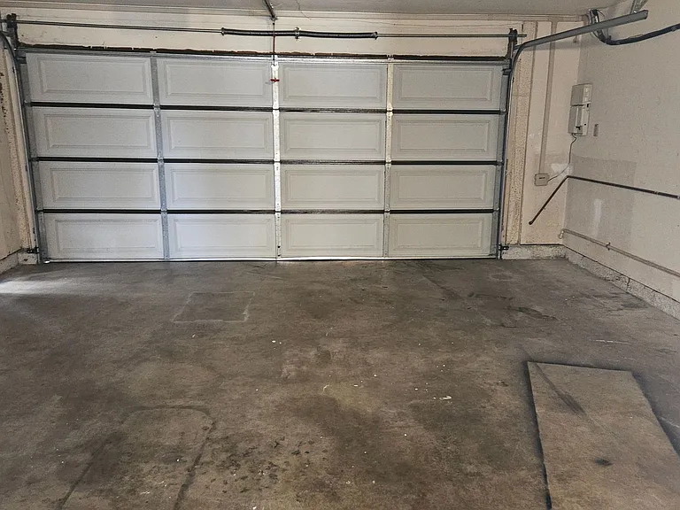 109 E Rosewood Ct — Photo 33