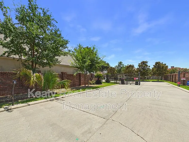 104 Studio Ct — Photo 46