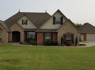 105 Rustic Ln, Pryor, OK 74361