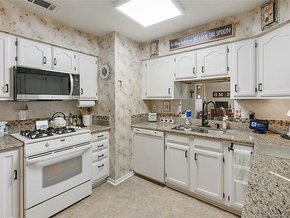 4th image of 1020 Beechwood Dr