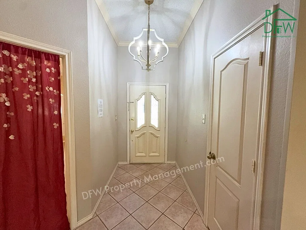 3 bed, 2.5 bath, 2568 sqft, $2,895 — Photo 3