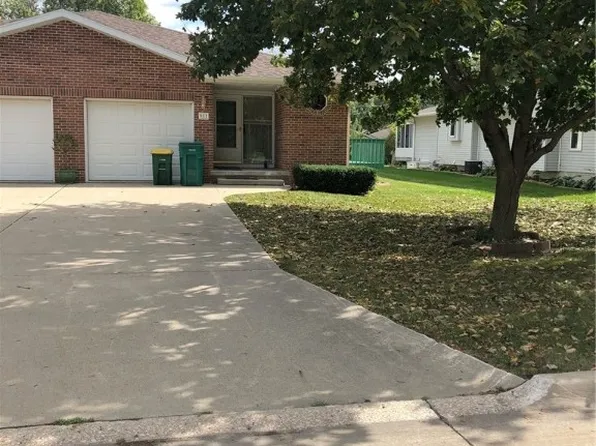 911 N 6th Avenue Cir, Winterset, IA 50273