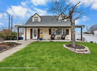 350 East Rd, Belford, NJ 07718