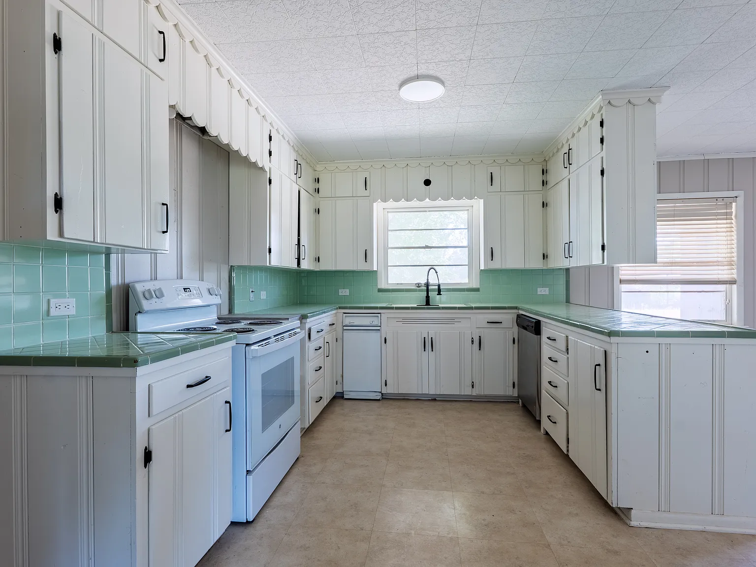 3 bed, 3241 sqft, $3,500 — Photo 1