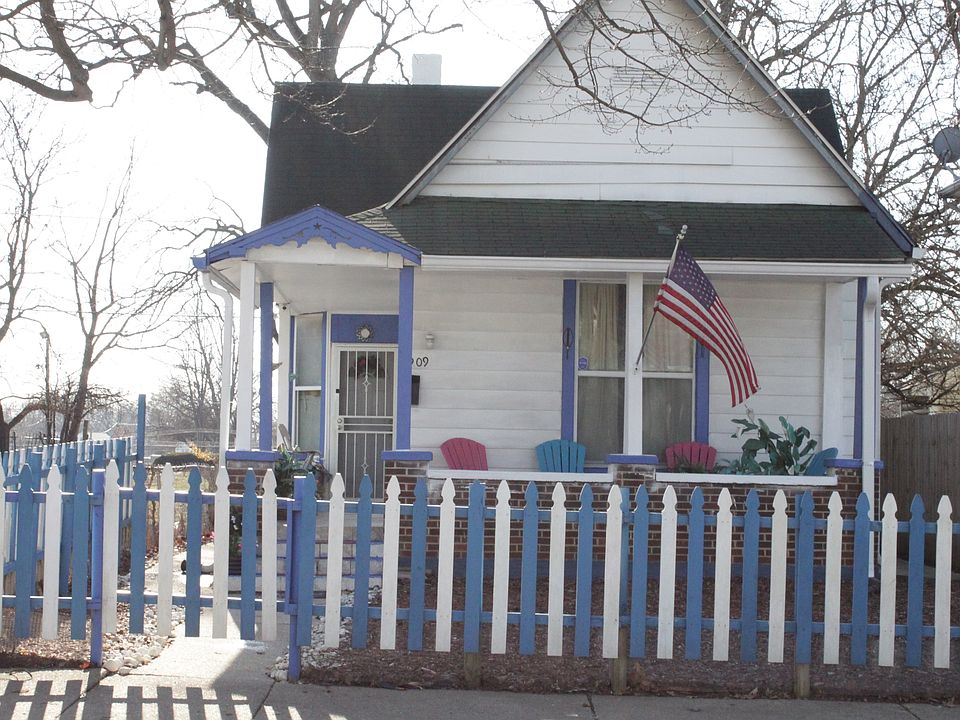 1st image of 909 W 29th St