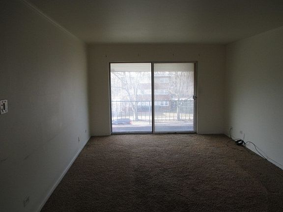 3rd image of 15325 Martin Luther King Jr Dr APT 17