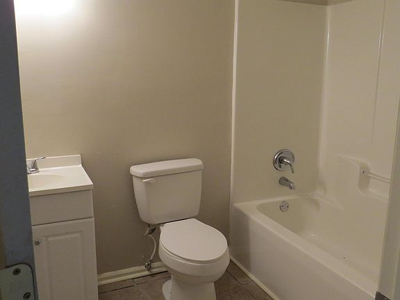 3rd image of 1454 Storie St