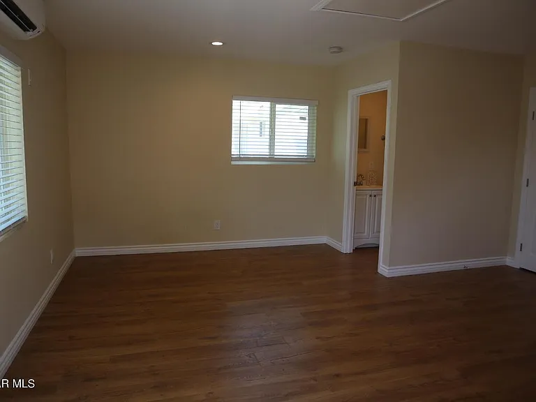 19155 Sylvan St #19153 — Photo 5
