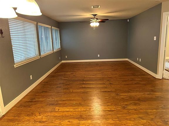 3rd image of 10607 Cobblecreek Way