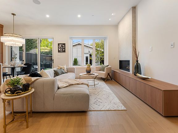 4th image of 2256 E Pender St #2