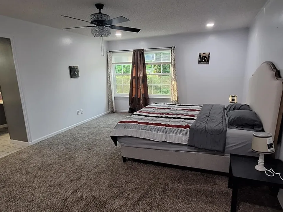 6567 NE Montrose Trl