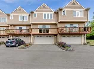 661 Silver Sands Rd APT B5, East Haven, CT 06512