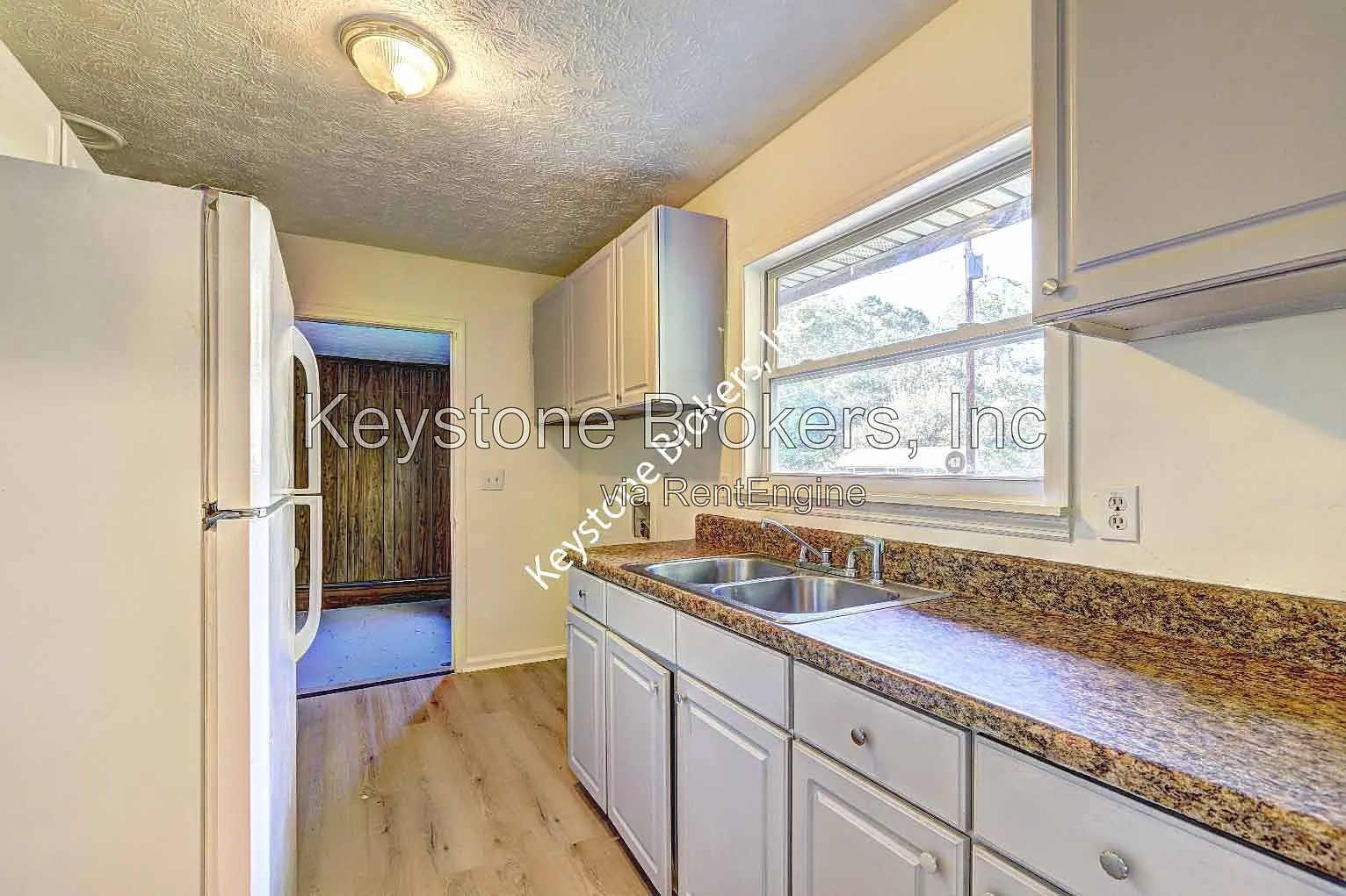 3 bed, 2.0 bath, $1,299 — Photo 3