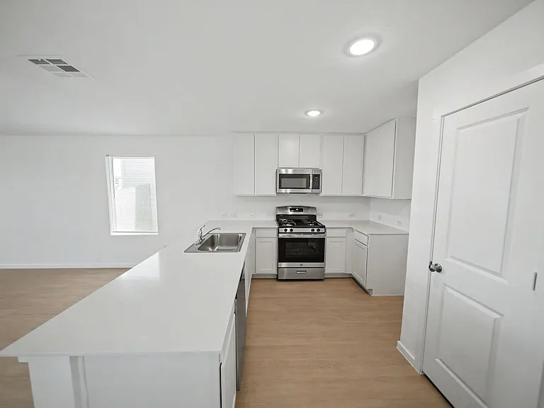 4835 Daisy Blossom — Photo 14