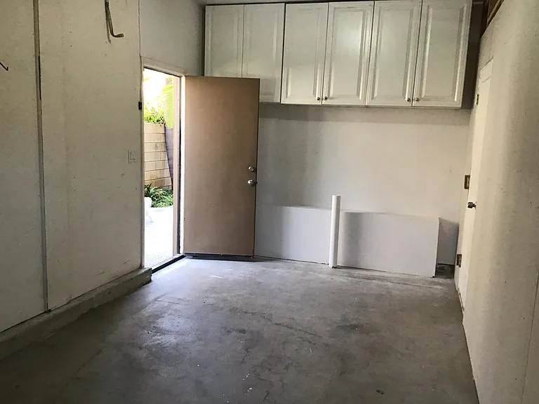 6832 Livingston Dr — Photo 15
