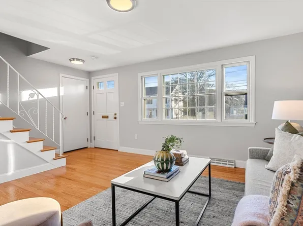 15 Columbia Blvd, Peabody, MA 01960