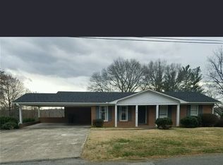 111 Ridge Rd, Walnut Cove, NC 27052