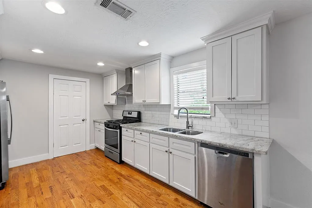 1305 Idylwild St - A — Photo 3