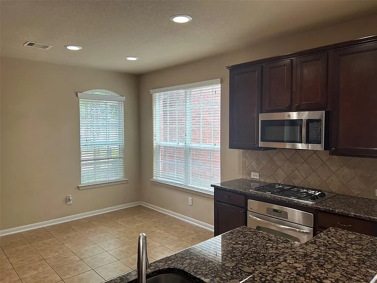 1214 Glenwood Canyon Ln — Photo 13