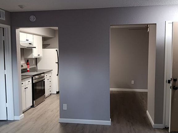 2nd image of 351 Del Verde Cir
