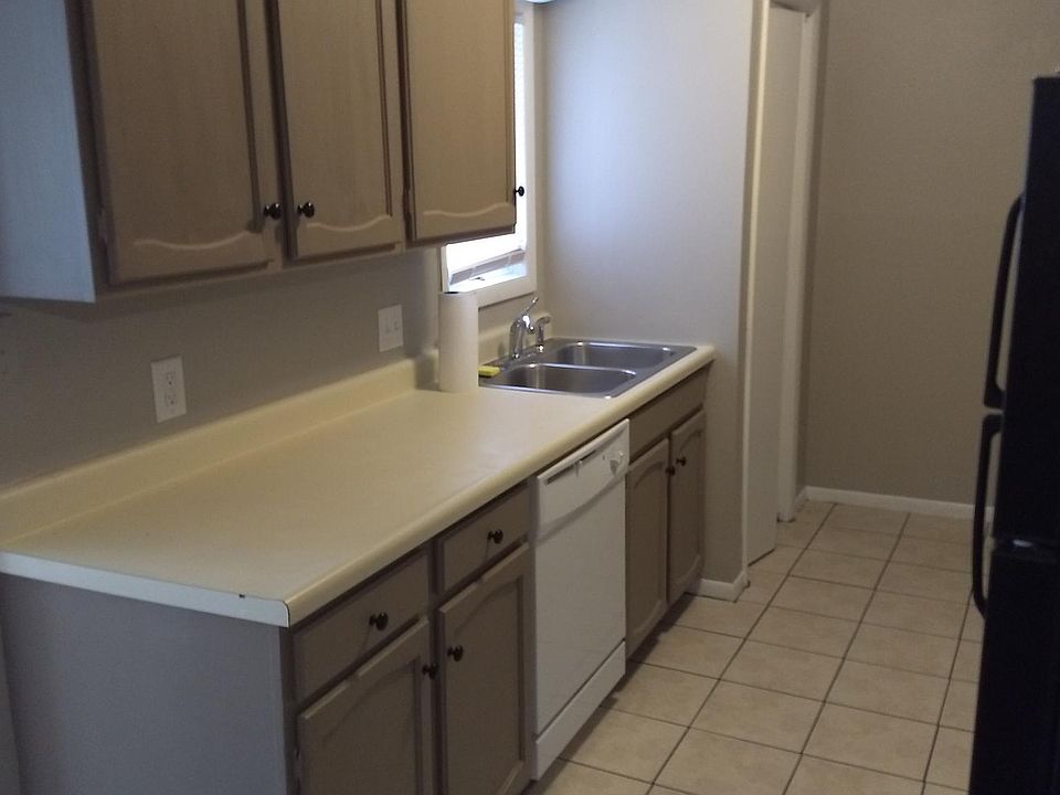 1st image of 1406 Illinois St