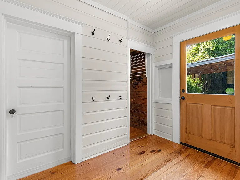 2047 N Sumner St — Photo 14