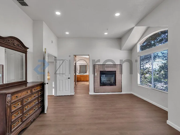 1001 Sandhurst Dr — Photo 54